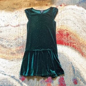 Sleeveless Green dress with mild sparkles